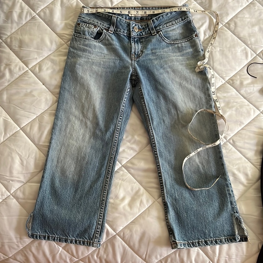 BKE distressed size 26 crop jeans